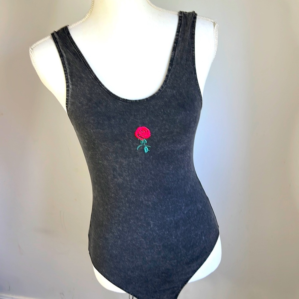 Cute Bodysuit (never worn), size S, perfect to pair w/ skirts